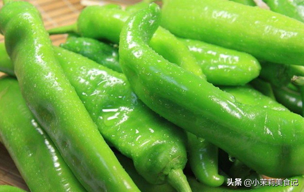冬天皮肤干燥，别光喝水，8种“高维C”食物要多吃，水润气色好