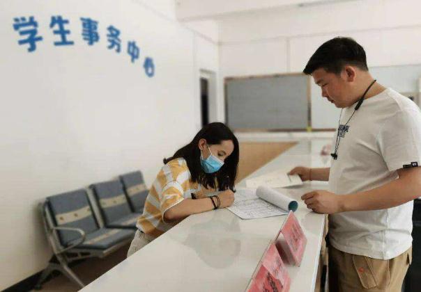 川大一男生女厕所偷拍，被开除学籍，10天内多所高校发生类似事件