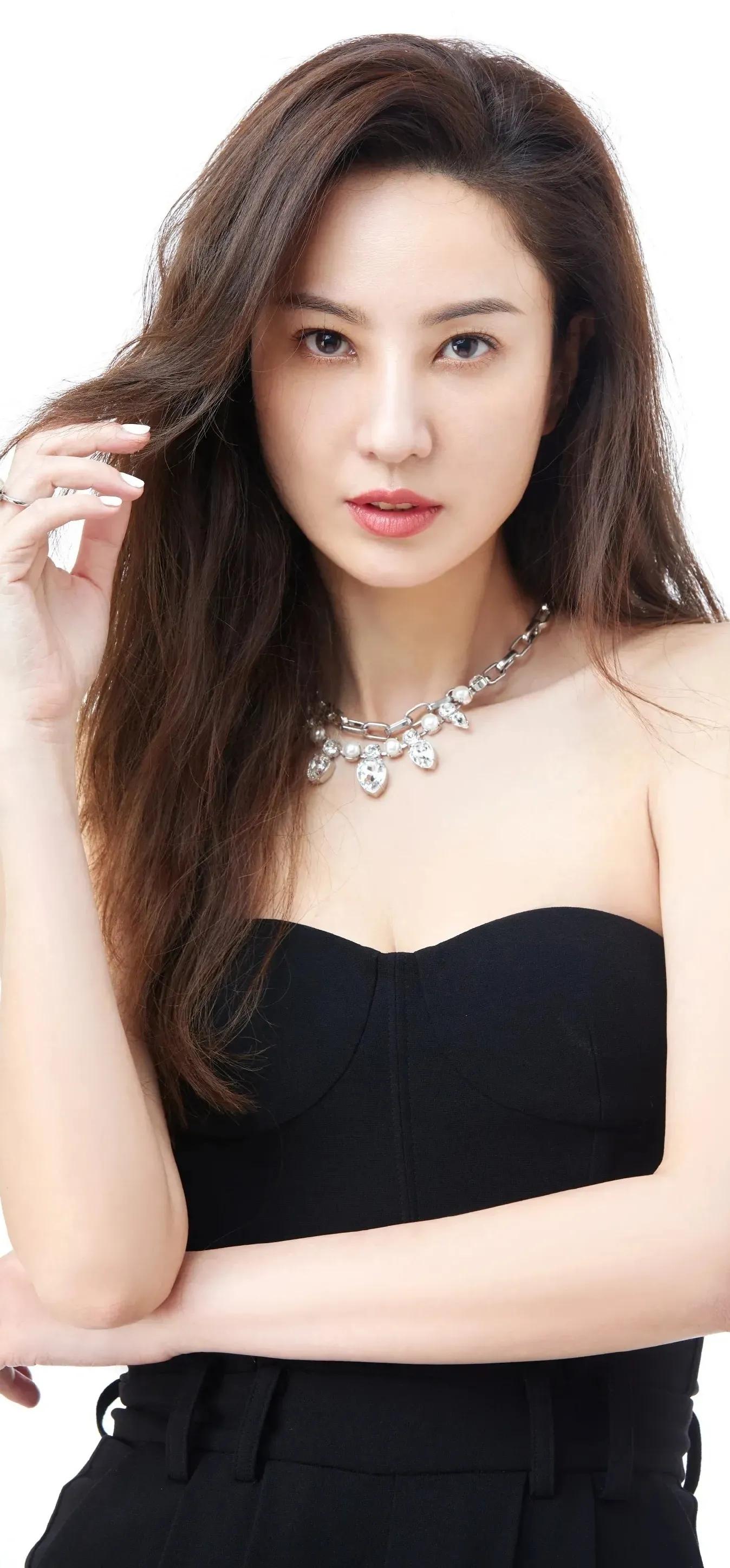 明星美图欣赏—香港演员郑希怡