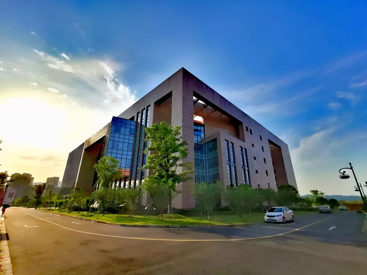 那就是河南理工大学万方科技学院,也就是现在的郑州工商学院