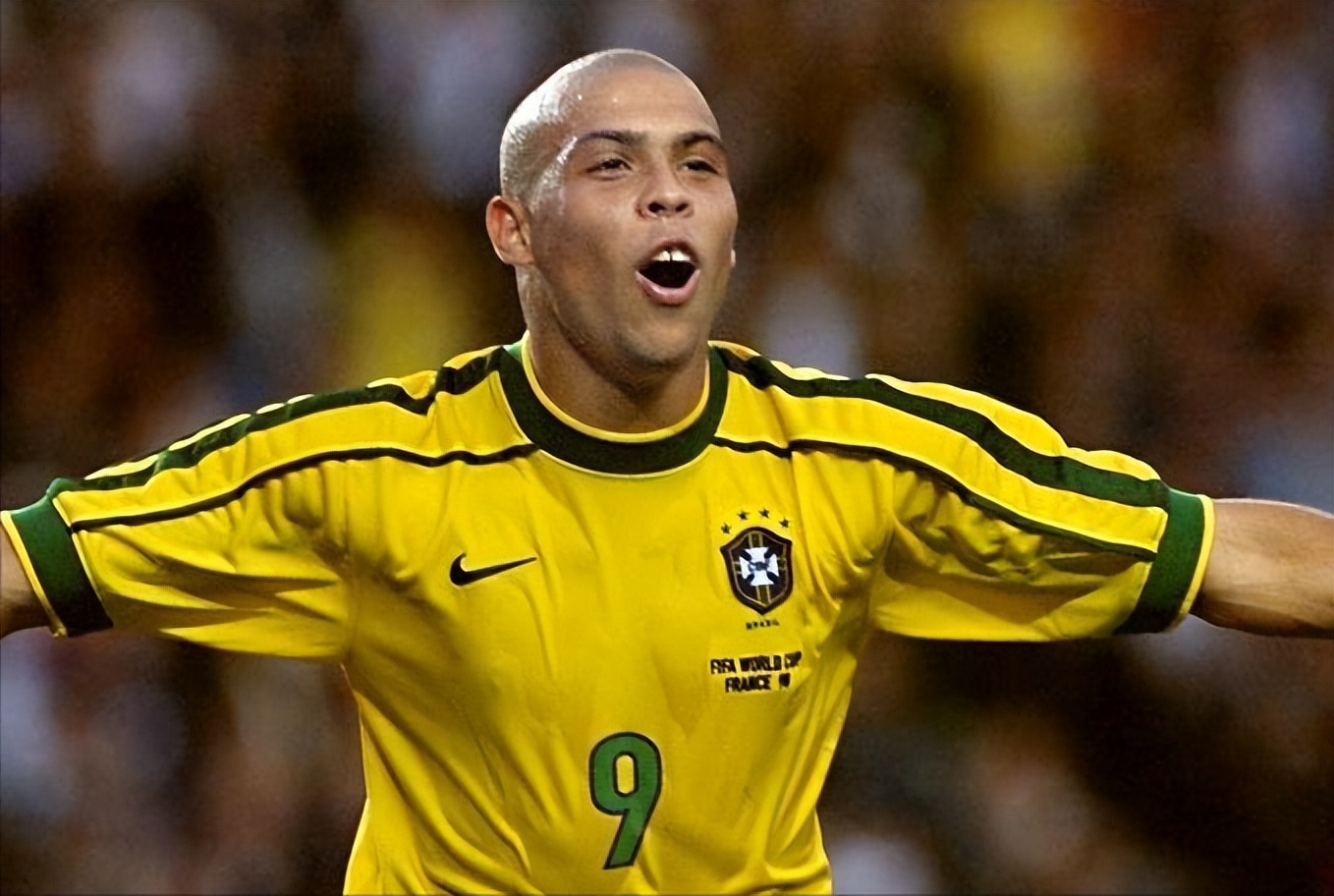 足球运动员9号(从贫民窟走出来的英雄!