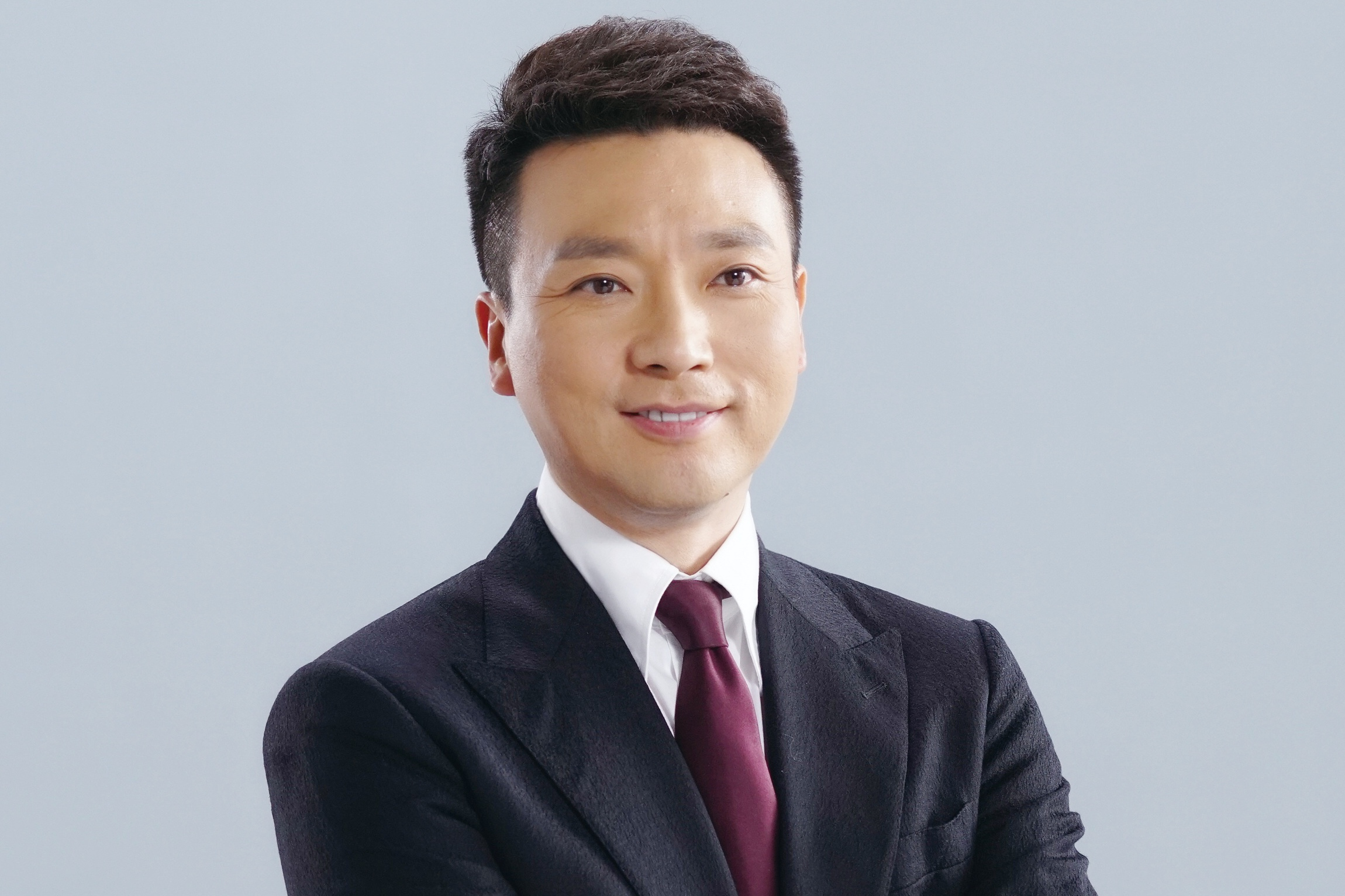 央视"国嘴"康辉,与妻子23年无儿女,遗憾痛哭:我一生只欠父母-蘑菇号