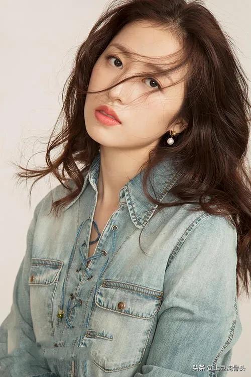 明星壁纸—周雨彤