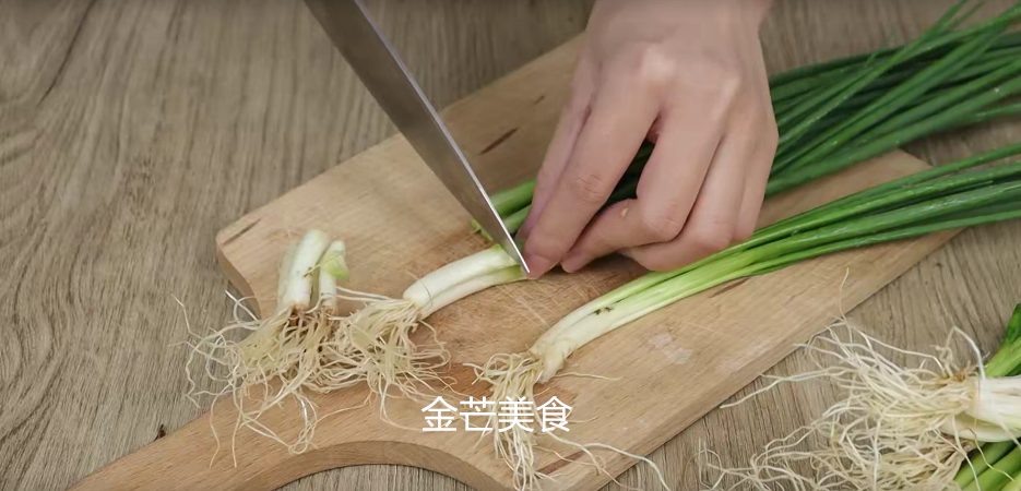 葱根是个宝，用开水煮一煮，原来作用这么厉害，不要再扔掉了
