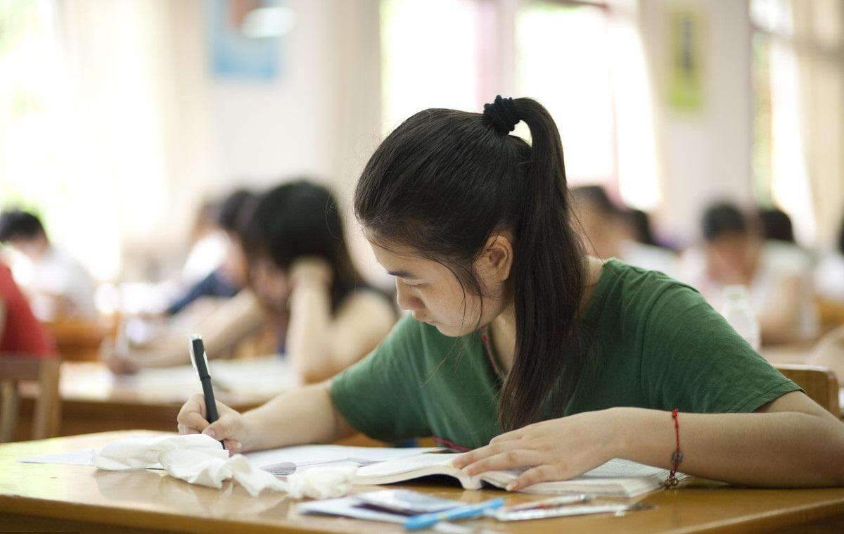 在校生，报考教师资格证考试，要满足哪些条件？本科、专科有区别