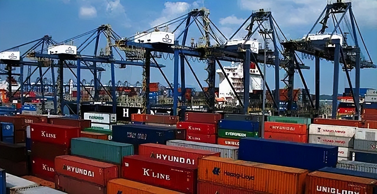 太平天国失败后，残部逃亡到此国，现有20万华人，还讲着广东话