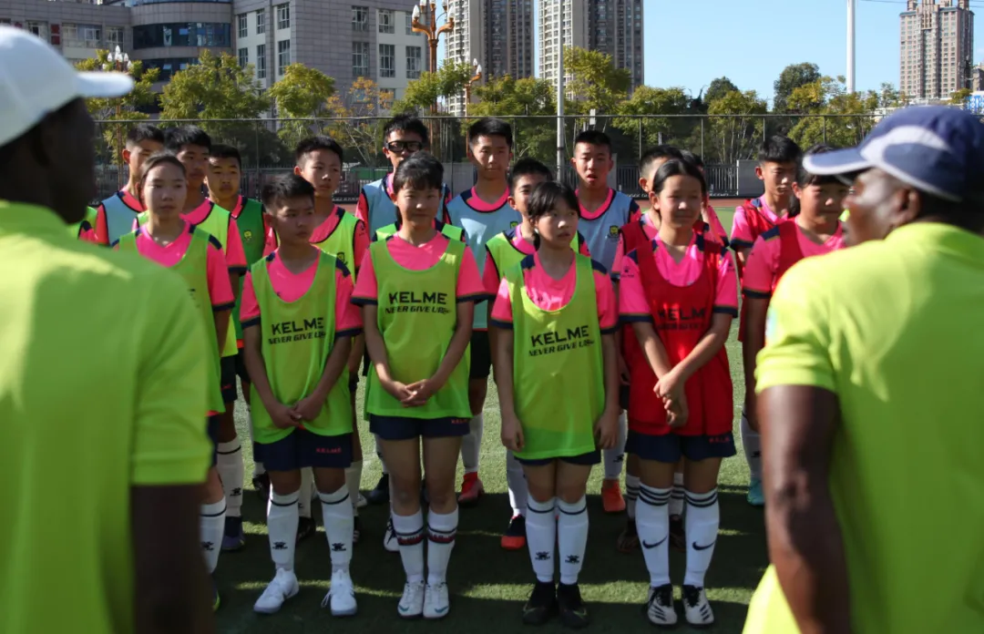 小学足球学什么(少年中国｜中考文化分全年级第一！这样的足球班是如何练成的？)