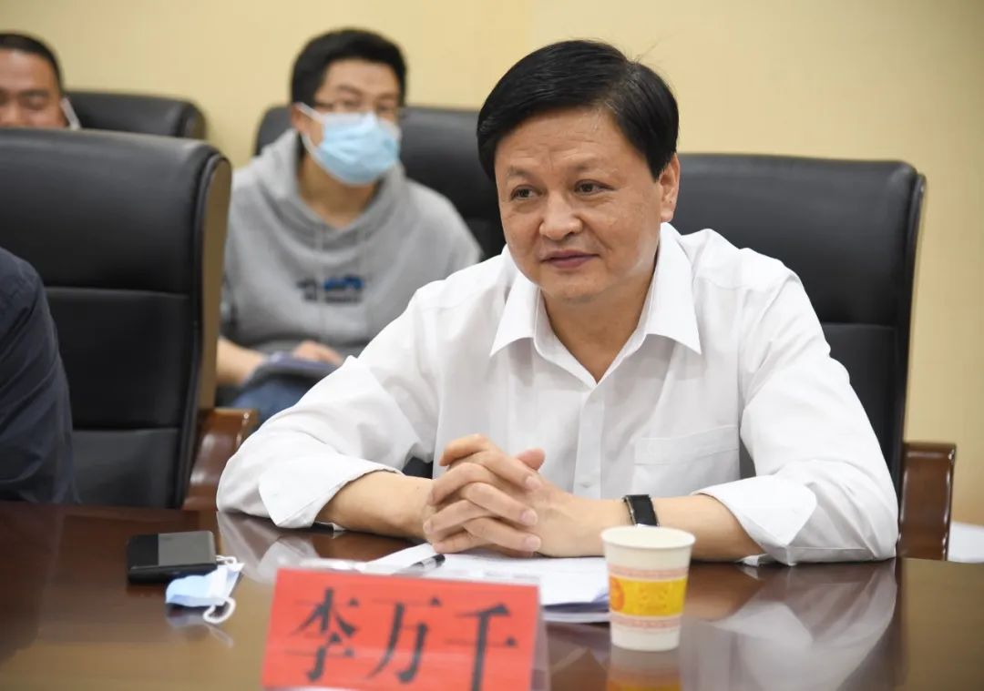 李万千在城区调研城市建设管理工作时指出 不断提升城市品质 更好满足群众期盼