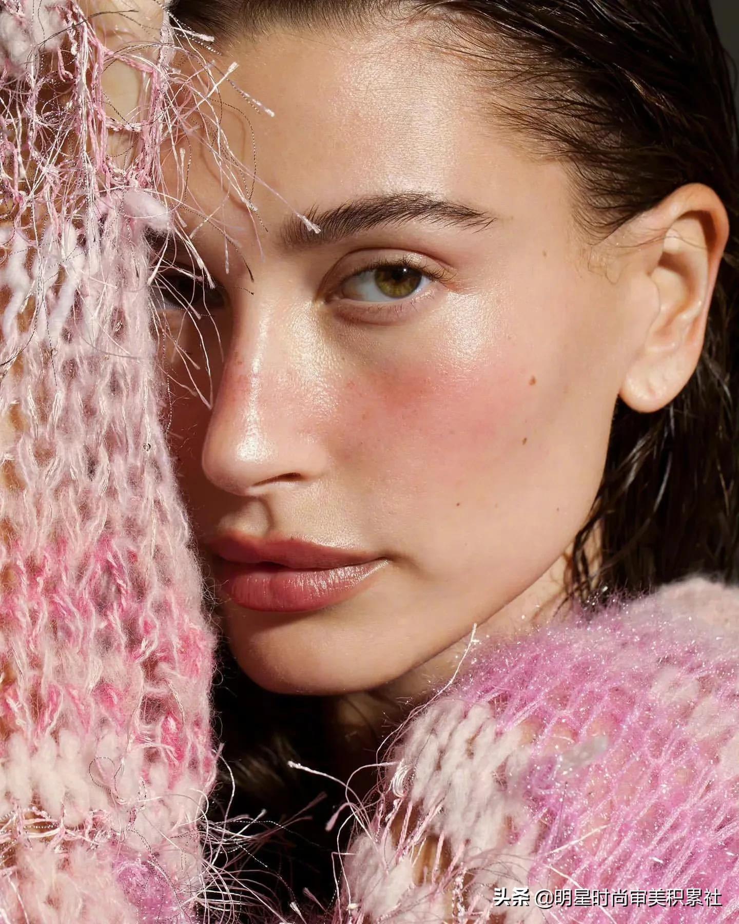 Hailey Bieber x《Byrdie》June 2022｜清透妆容下的怼脸特写