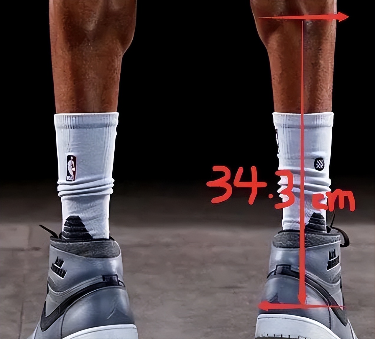 nba篮球框多少钱(NBA非人类身体结构，奥尼尔钛合金膝盖 字母跟腱超普通人2倍)