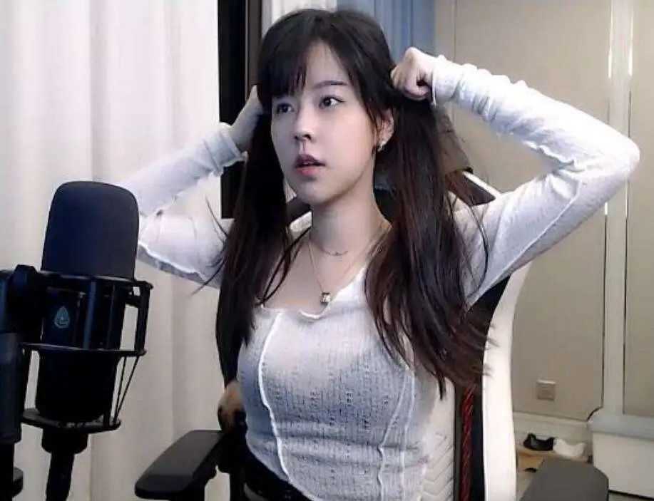 原企鹅电竞头部主播沫子另一方面,电竞以外的其他领域内容,企鹅电竞也