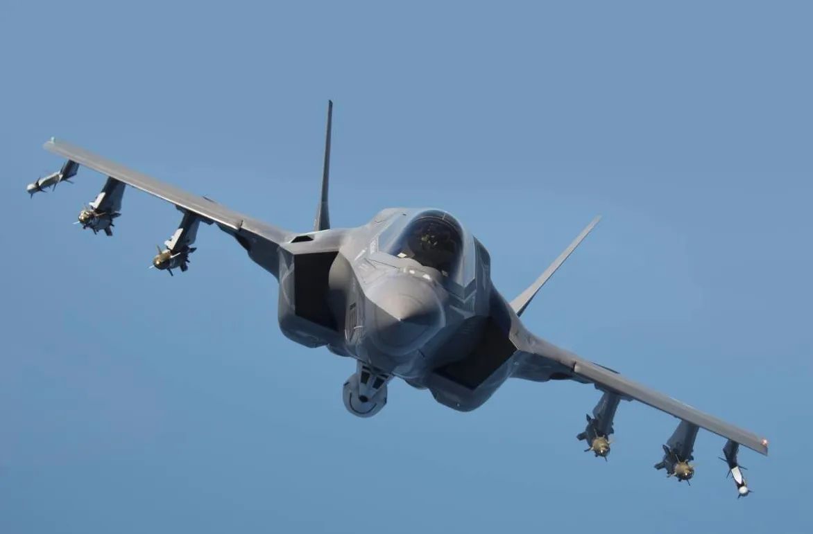 �����������Ա��F22�Ѿ�����Ǽ�20�Ķ��֣�ֻ��F35�ܶԿ���20