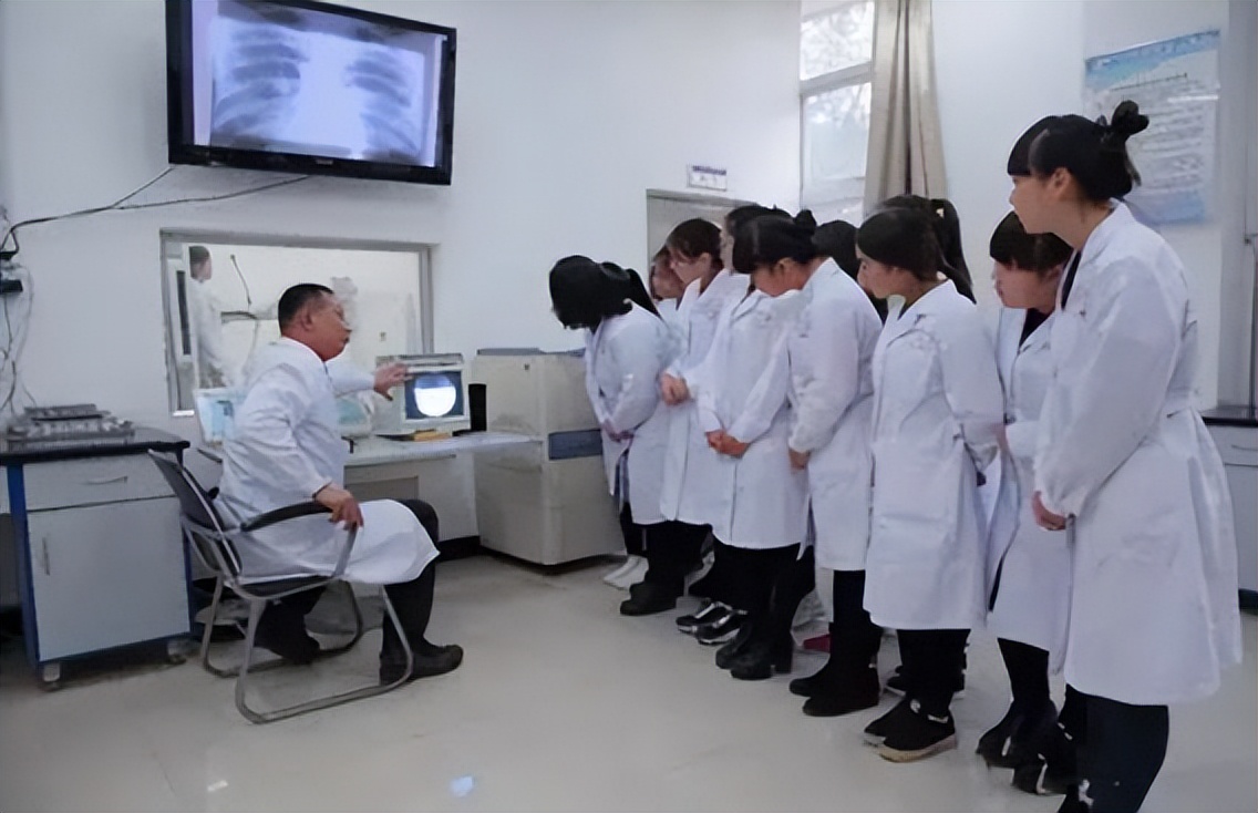 医学专业“受欢迎度”排名，口腔医学热度上升，榜首成为考生新宠