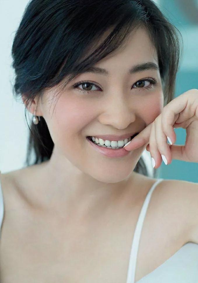请欣赏20位女明星的唯美高清美图