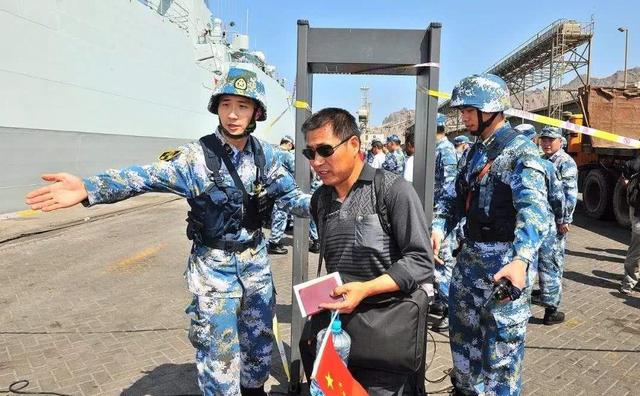 2011年，中国275小时撤侨3万人，美记者：这不是撤离，更像是阅兵