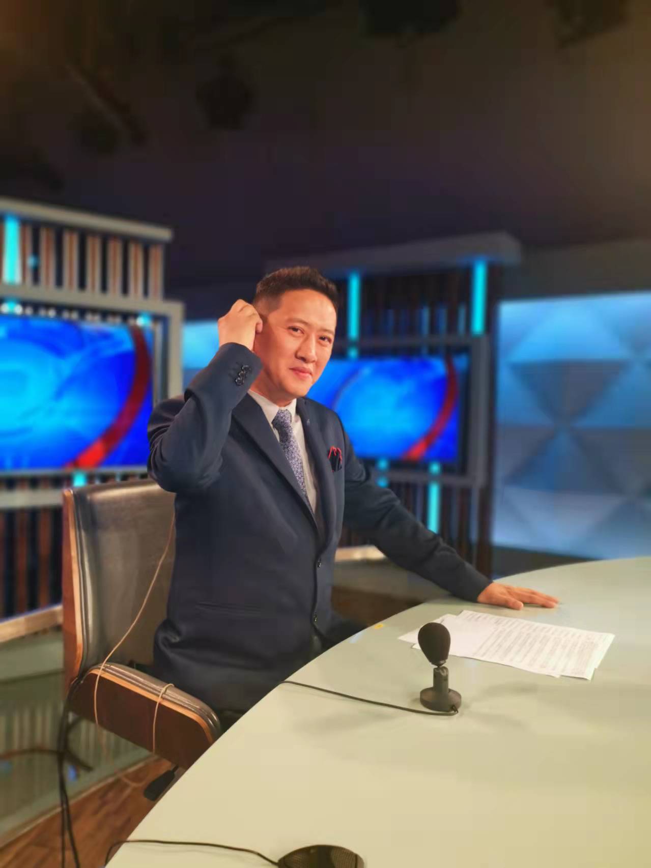 德甲什么地方直播（《足球部落》直播德甲！著名主持人张旸解说 本周两场进球大战来了）