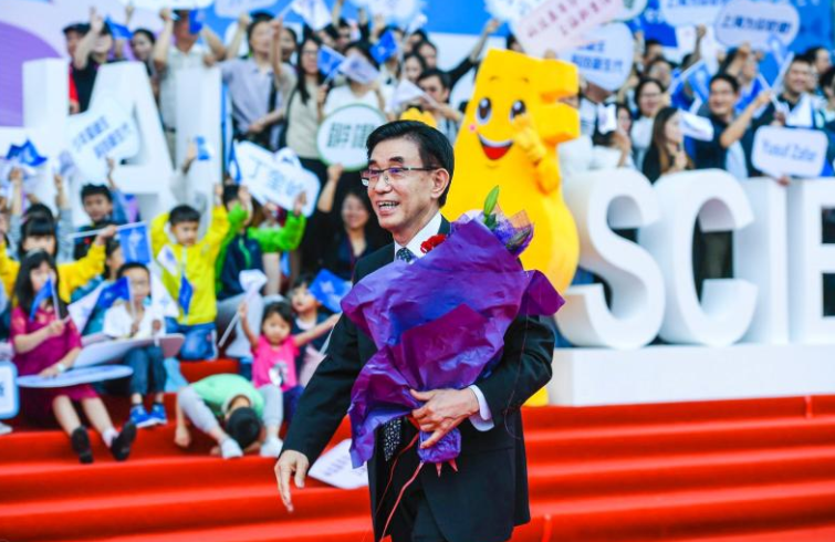 一台卖2000万一分不能少！美企只能妥协，中国这项专利让欧美折服