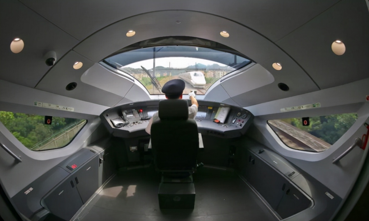 高铁司机月薪有多高？为何每天只要工作4小时？看完你心动了吗？