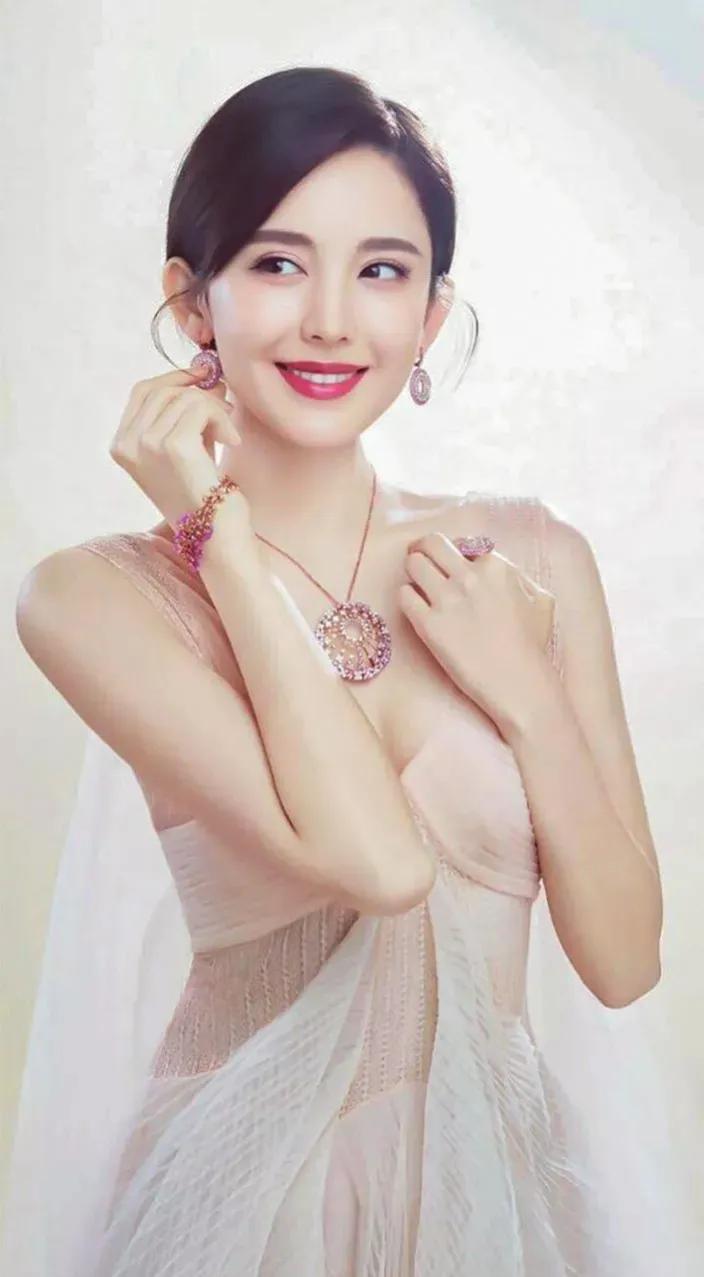 古力娜扎不愧是万千宅男心目中的女神