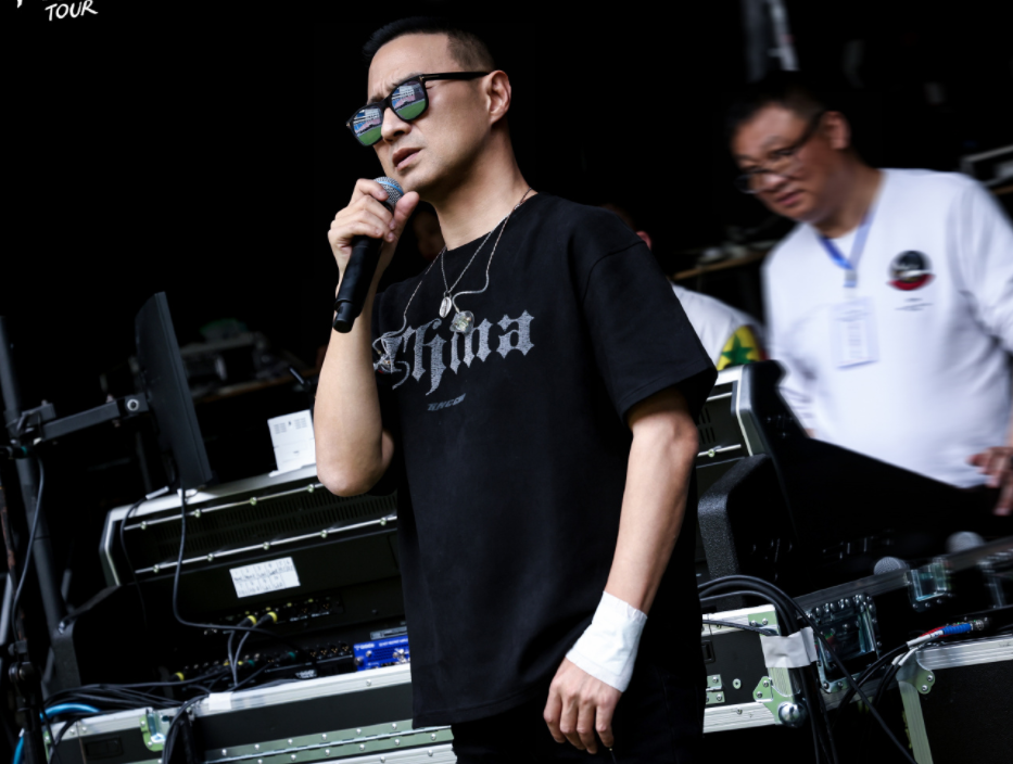 汪峰长沙演唱会上座率高,舞美超惊艳,万人齐唱超震撼)