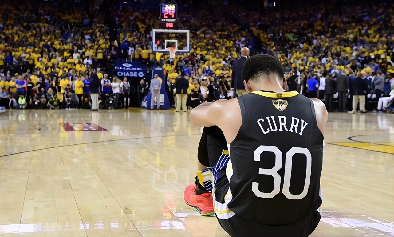 库里进nba为什么这么晚(从呆坐地上背影落寞到西决mvp,库里卷土重来