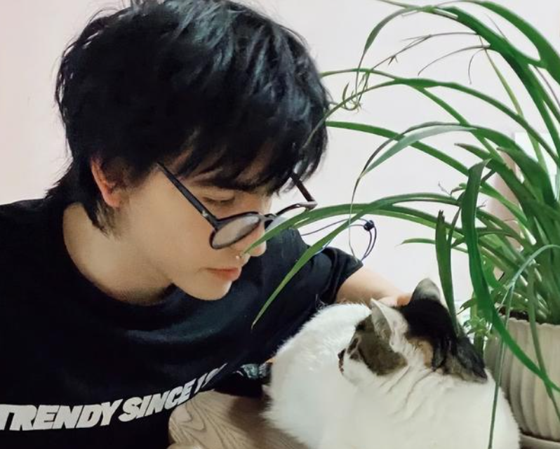 清华大学混血学霸走红，长相帅气又有才华，女同学看后很是心动