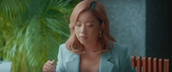 30岁老人狂奔的国产喜剧！满是狗的血，超“大尺度”的夜店群剧