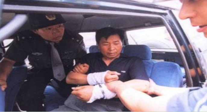 1999年，河南退伍兵王带警校儿子连抢几家银行，却因一把门锁被抓