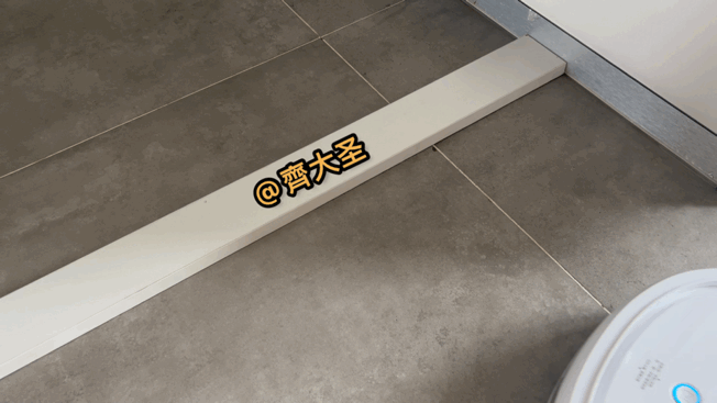 拖地哪家强？四款热销扫拖机器人实测（石头/云鲸/360/科沃斯）