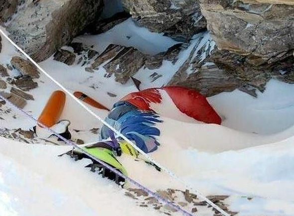 珠峰上的马洛里残骸图片