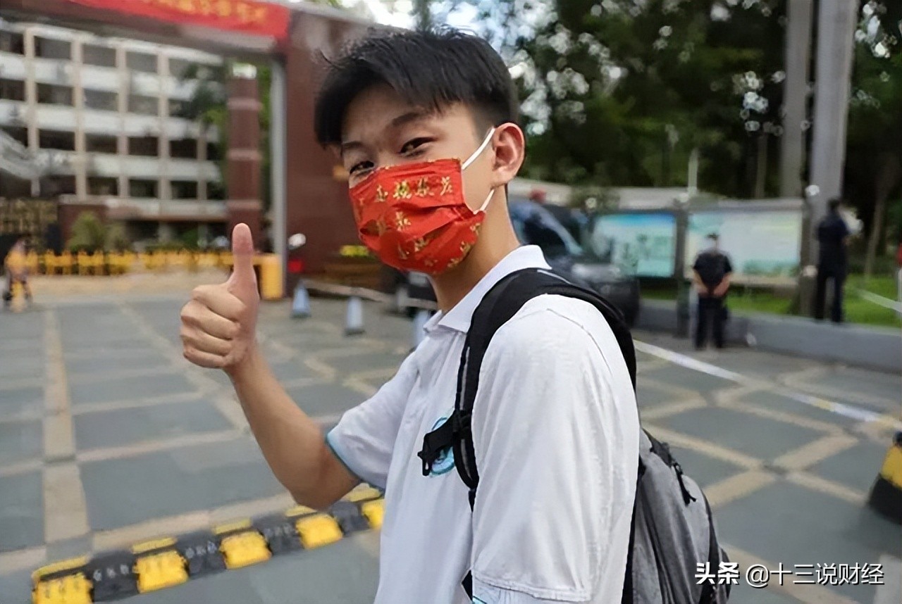 高考人数连续4年破千万，考大学更难了吗？就业更不容易了吗？