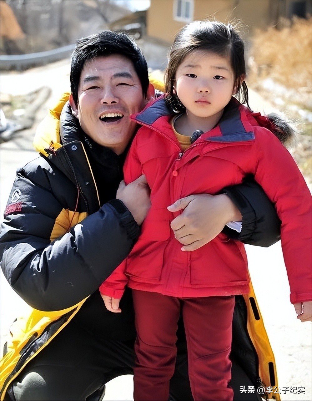 现实版德善父女：堪称搞笑界的泥石流，去美国博物馆竟被永久拉黑