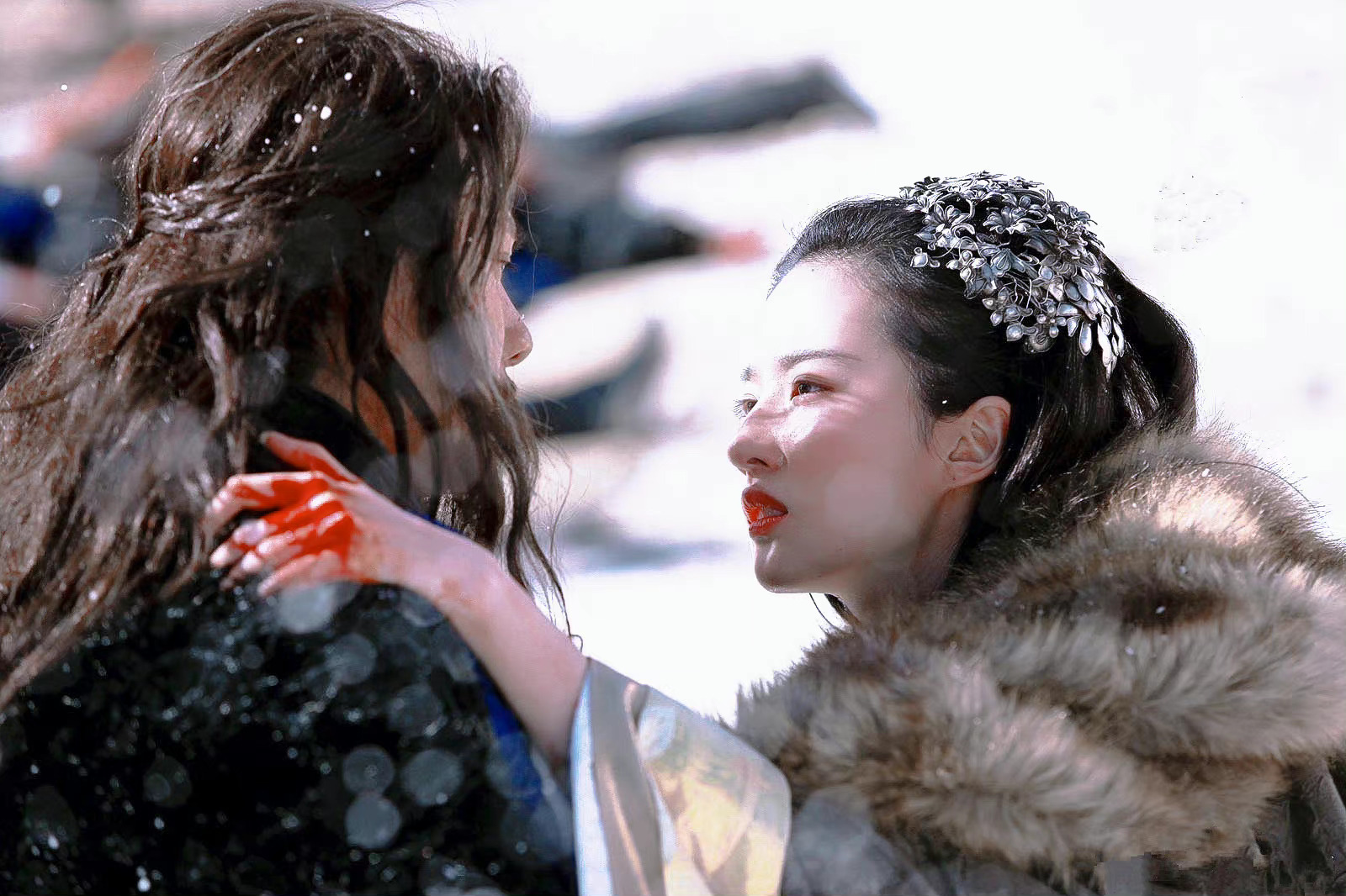 中国影视经典10大"中式美人"对比,朱琳一眼传情,陈红一貌倾城