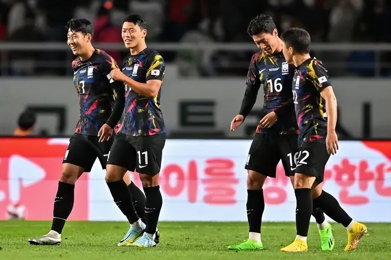 世界杯亚洲六强忙热身 日本表现最佳东道主堪忧