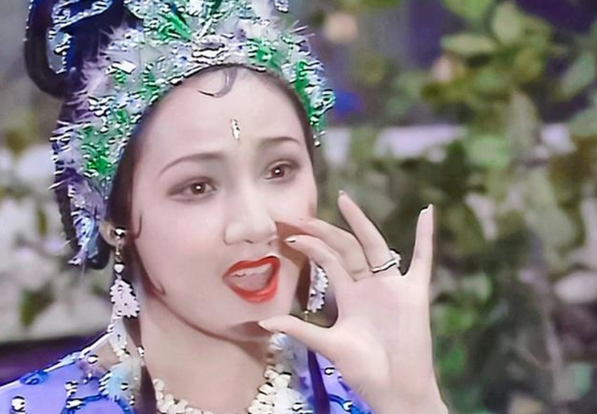 在原著的第八十二回中,出现了一只金鼻白毛老鼠精.