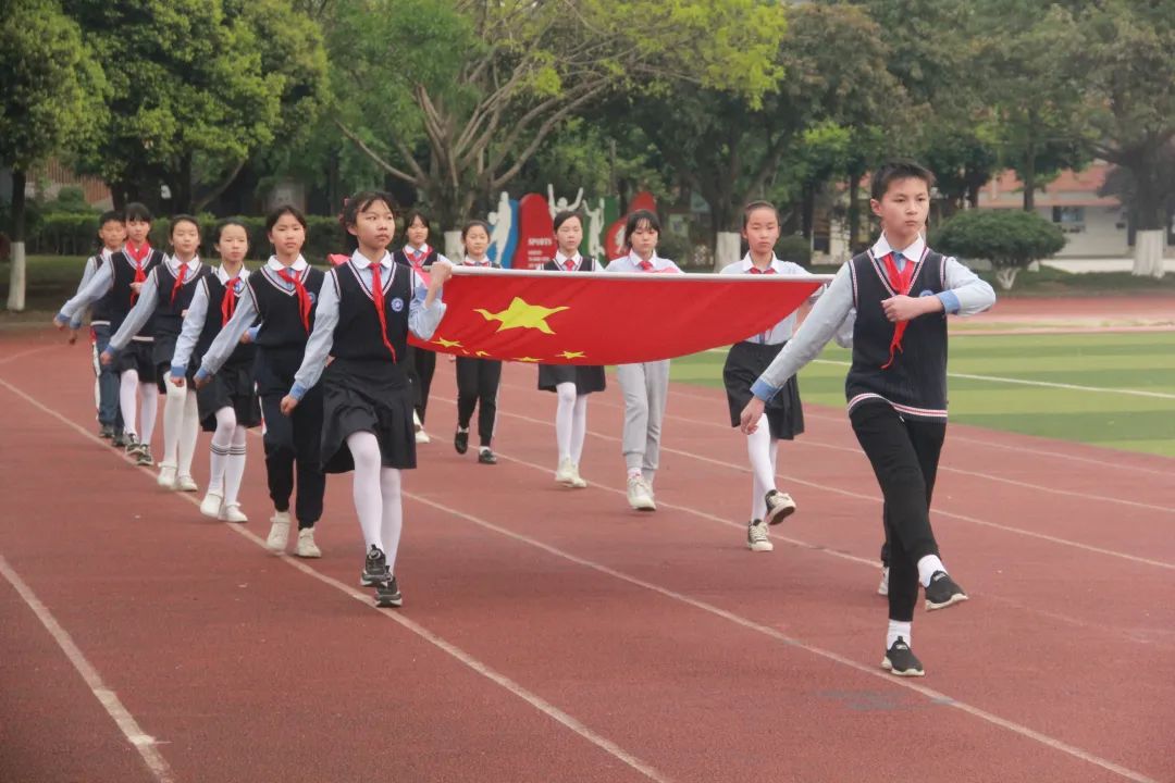 文明乘车 绿色出行｜记四川大学西航港实验小学第10周国旗下讲话