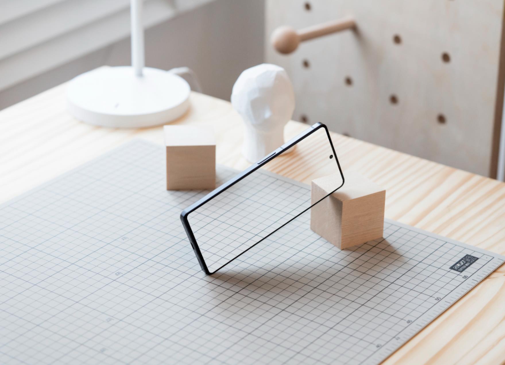 买手机纠结微曲面屏？不如直接上直屏