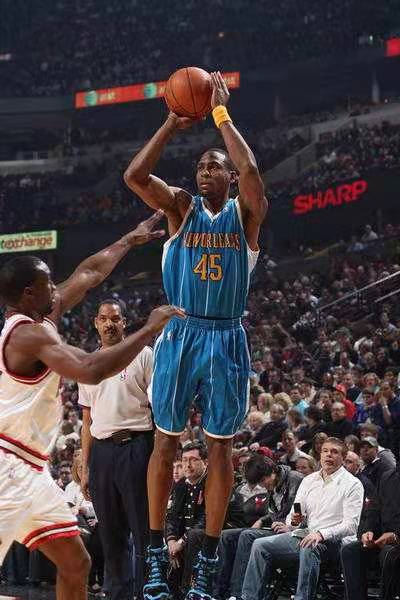 皮特森成为了球队首发分卫,巴特勒属于瘦长型的锋卫摇摆人,有着精准的