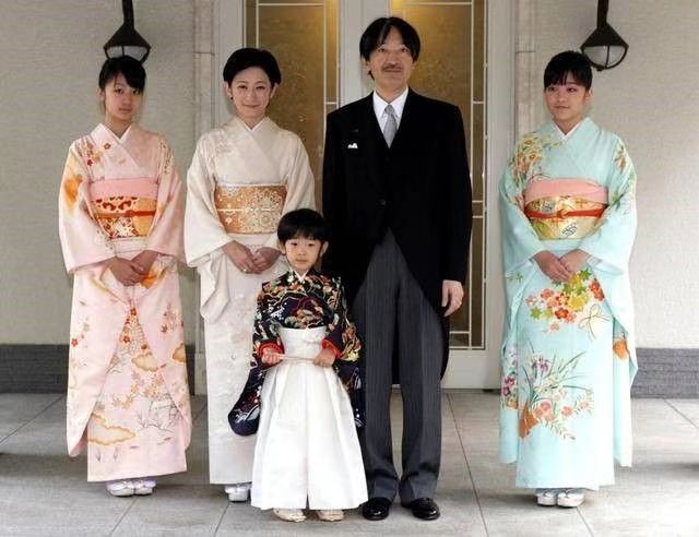 日本人结婚图片大全图解(日本皇室的通婚史，近亲结婚，难逃“笼中雀”命运)