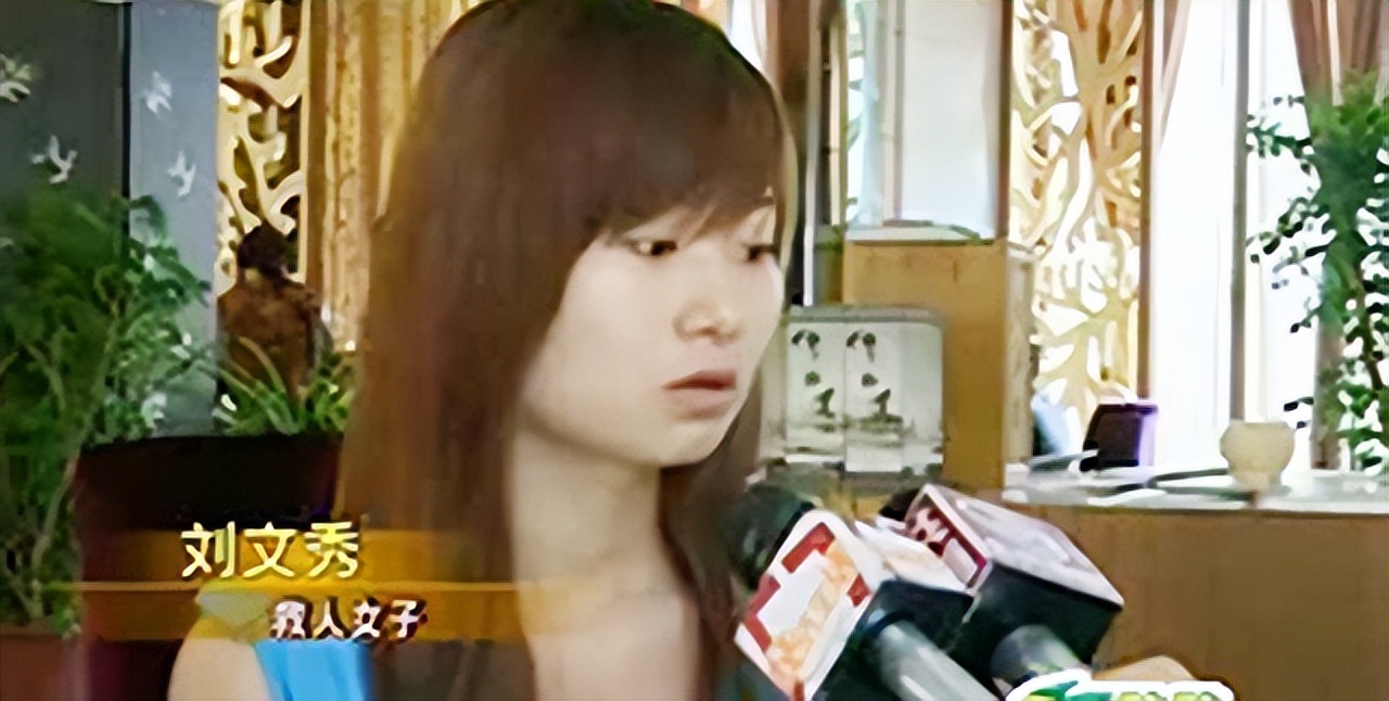 2011年，四川小伙绝望欲跳桥轻生，19岁少女主动营救献吻救人