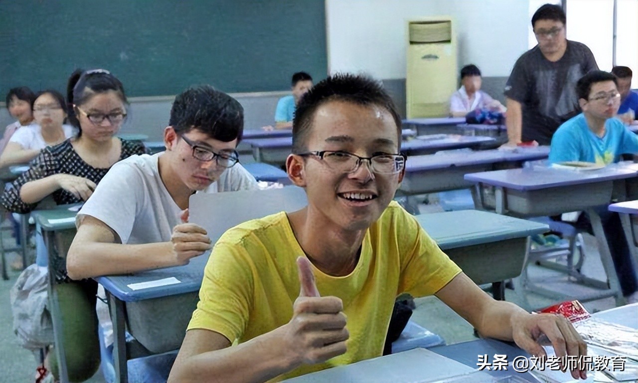 上海市高考延期举行，5万多名考生参加高考，你的暑假少了一个月