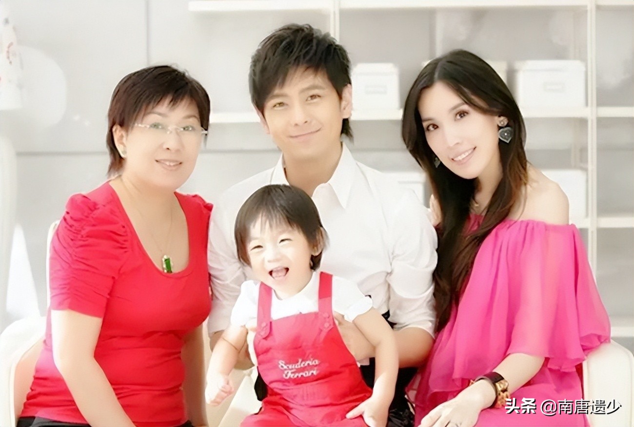 林志颖娇妻晒全家出游照，13岁Kimi身高超爸爸，穿父子装画面温馨