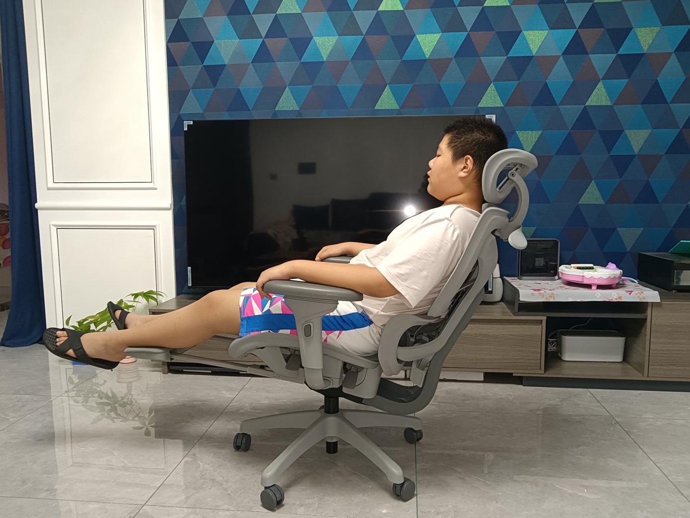 每多一档调节只为与身体更加贴合—网易严选工程师人体工学椅评测