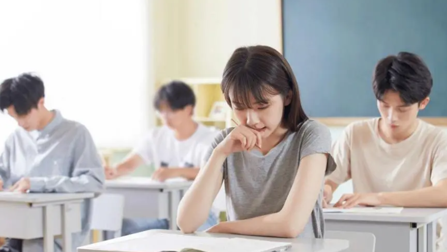 2010年，江苏考生755字文言文获高分，拒绝北大，选择东南大学