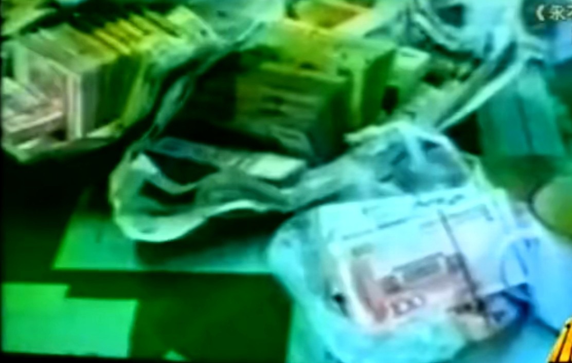 1999年，河南退伍兵王带警校儿子连抢几家银行，却因一把门锁被抓