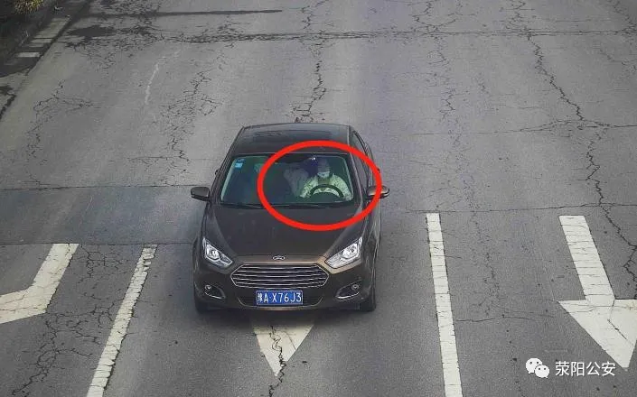 闯红灯/不系安全带/超载...荥阳交警曝光一批违法车辆