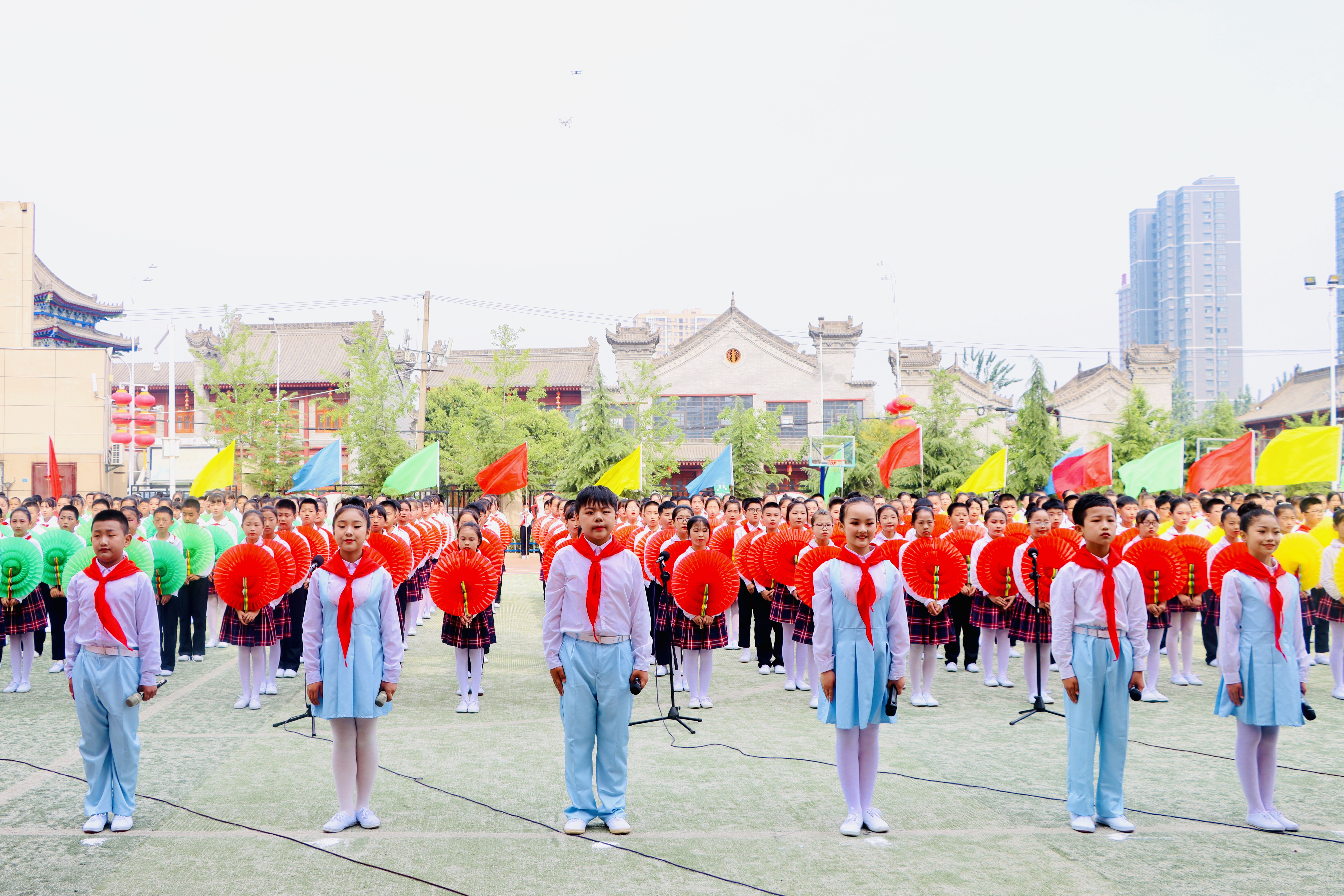 临渭区育红小学举办献礼党的二十大庆祝建校六十年暨庆六一文艺展演