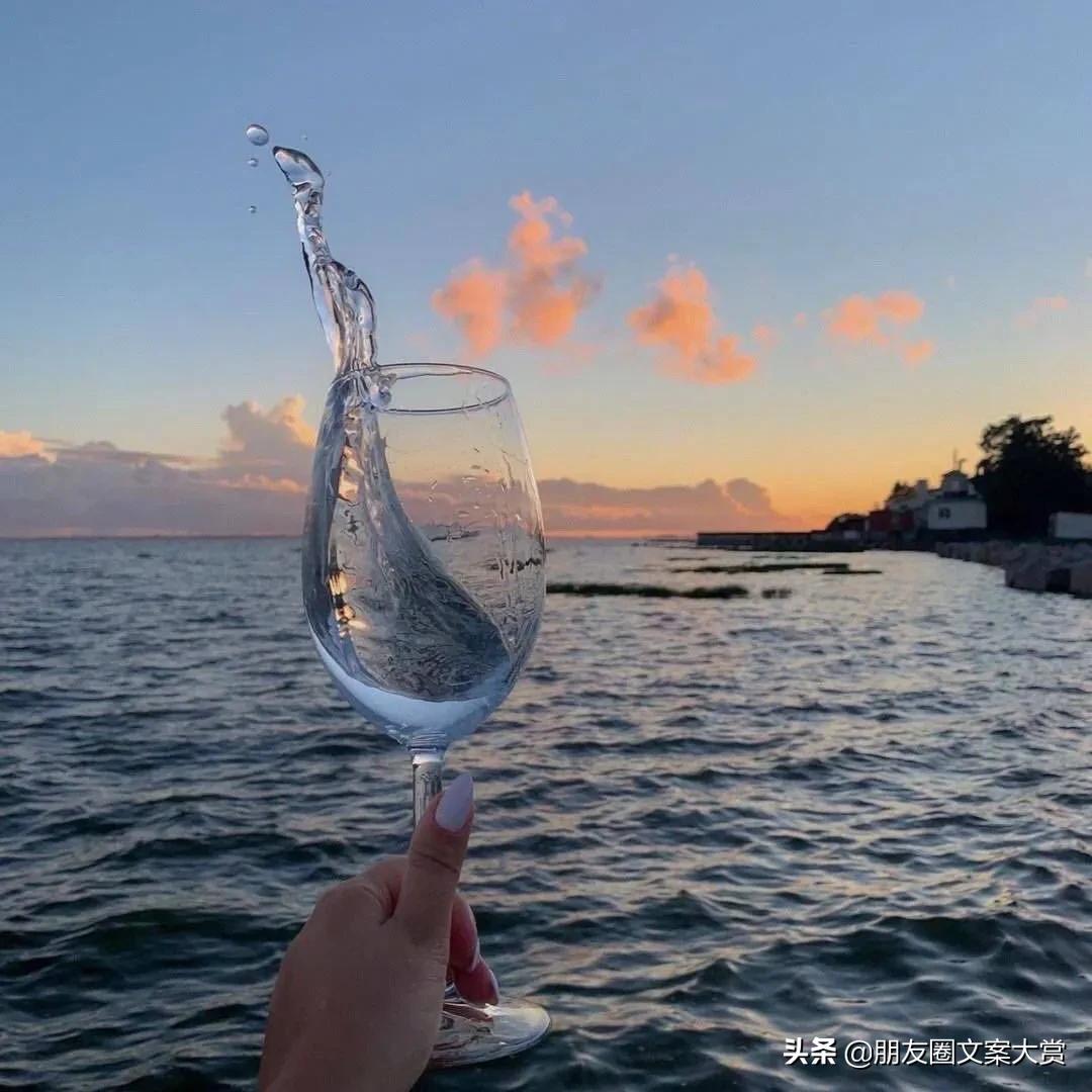 玫瑰和克莱因蓝，未曾谋面的也终将会相遇—文案