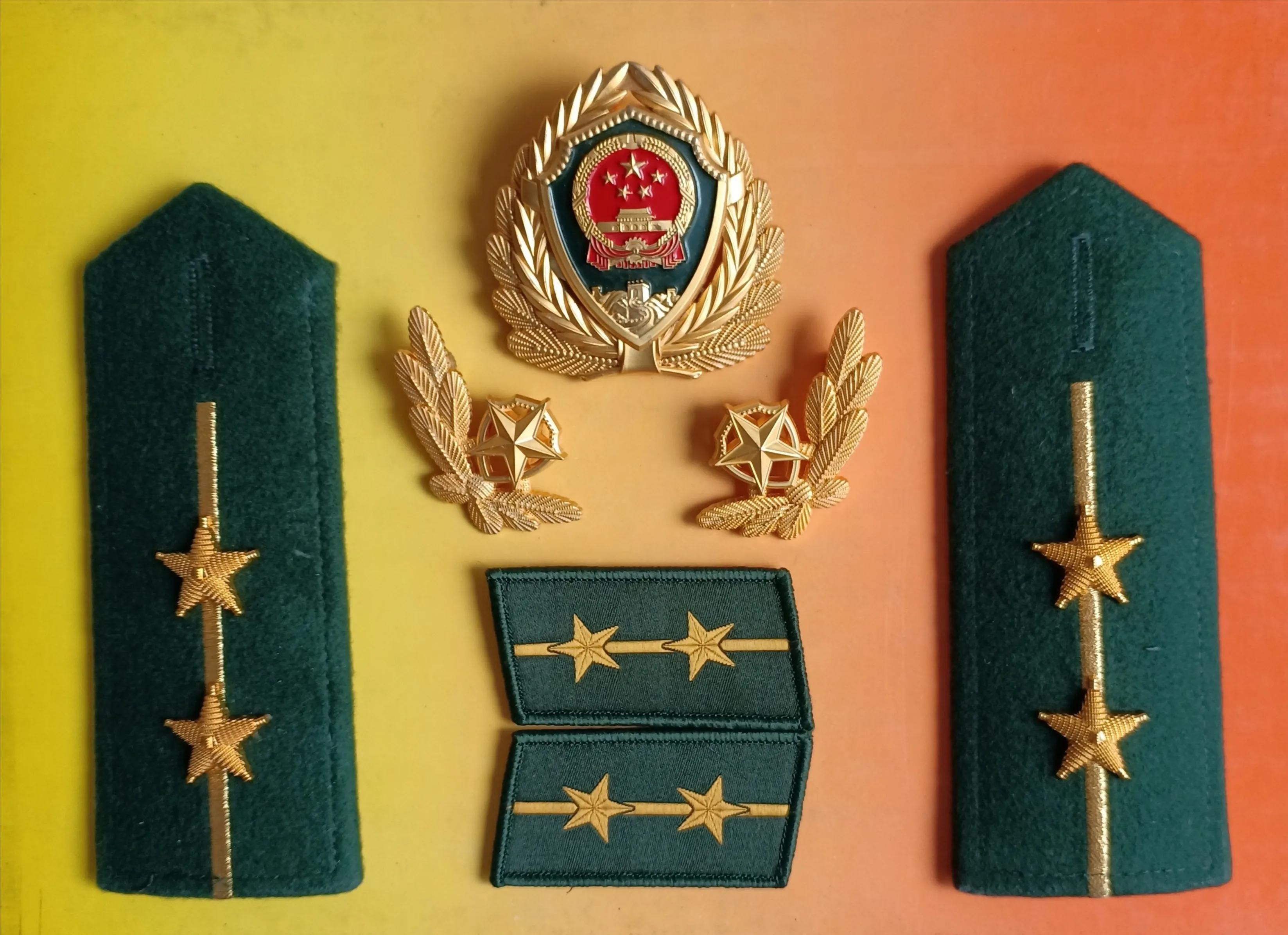 图:07式武警三级警士长警衔肩章,领章图:07式武警一级上士警衔肩章