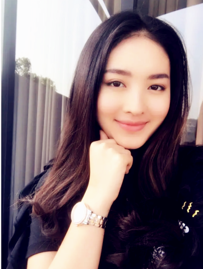 印度西尼亚国宝级美人，超模身材极简穿搭，演绎东南亚小女人风情